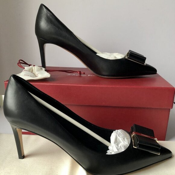 Salvatore Ferragamo Women's Zeri Pointed-Toe Leather Bow Pumps Black - Picture 3 of 12